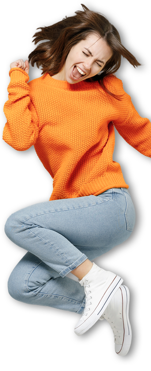 Freigstellte Frau springt in die Luft